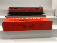 KLB2050 Kleinbahn 2050 Diesel-Elektrolokomotive in Rot, ÖBB. H0